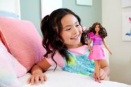 BARBIE Fashionistas lelle rozā disko kleitā, HRH22