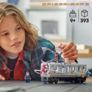 76321 LEGO® Super Heroes Marvel Zirnekļcilvēks pret Doktoru Astoņkāji: metro aina
