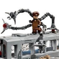 76321 LEGO® Super Heroes Marvel Zirnekļcilvēks pret Doktoru Astoņkāji: metro aina