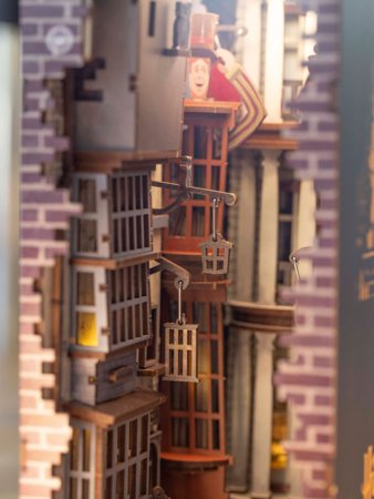 REVELL modelis Diagon Alley - Harry Potter: Tiny Adventures Ar rokām darinātas miniatūras, 00530 