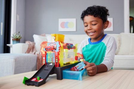 CARS krāsu mainošs rotaļu komplekts ar Zibens Makvīnu, JBM70 