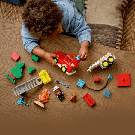 10473 LEGO® DUPLO® Pilsēta, ugunsdzēsēju auto ar šļūteni un ugunsdzēsēju 