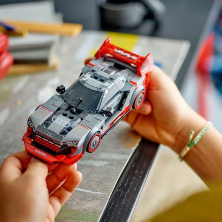 76921 LEGO® Speed Champions Audi S1 e-tron quattro sacīkšu auto 