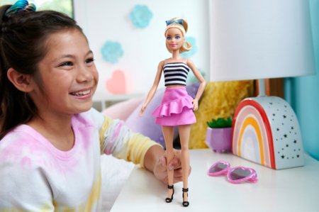 BARBIE Fashionistas lelle melnbaltā topiņā, HRH11 