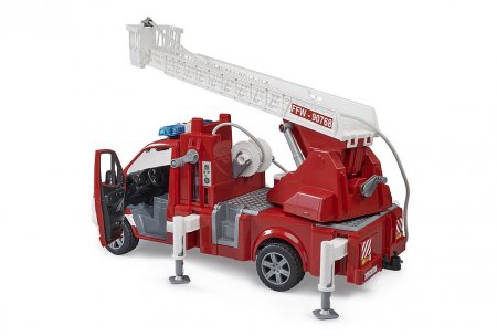 BRUDER MB Sprinter ugunsdzēsības dienests ar grozāmām kāpnēm, sūkni un gaismas un skaņas moduli, 02673 02673