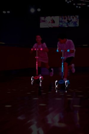 GLOBBER skrejritenis Primo Plus Glow Lights, piparmētru, 443-206 