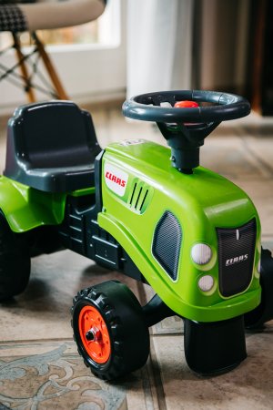 FALK Baby Claas skrejmašīna - traktors ar piekabi, grābekli un lāpstu, 212C 212C