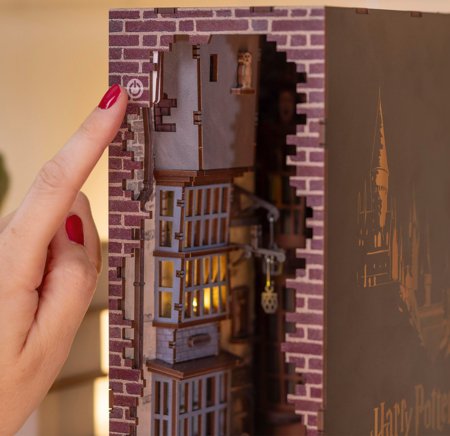 REVELL modelis Diagon Alley - Harry Potter: Tiny Adventures Ar rokām darinātas miniatūras, 00530 