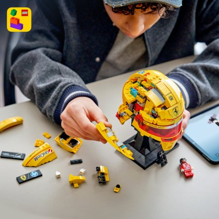 43022 LEGO® Editions Scuderia Ferrari HP Lewis Hamilton ķivere 