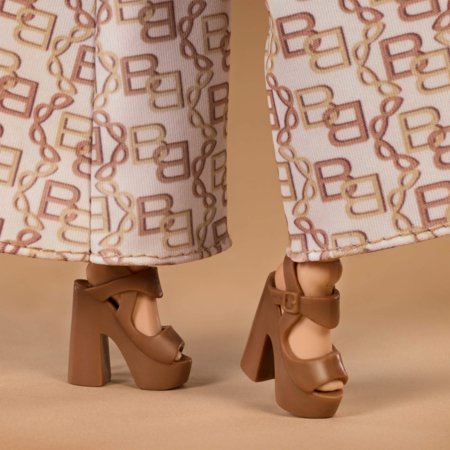 BARBIE Basics No07 lelle ar gaišiem matiem, JJX26 