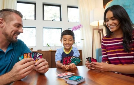 MATTEL GAMES UNO spēle ar divpusējām kārtīm, GDR44 