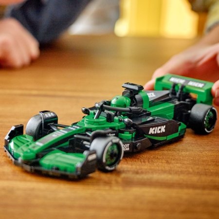 77247 LEGO® Speed Champions KICK Sauber F1® Team C44 sacīkšu auto 