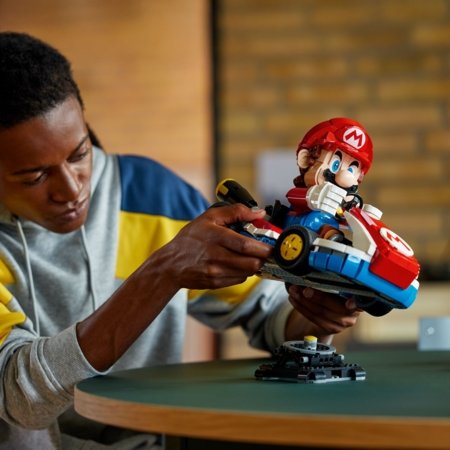 72037 LEGO® Super Mario Mario Kart™: Mario un Standard Kart 