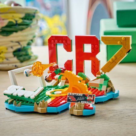 43012 LEGO® Editions Cristiano Ronaldo – Futbola spilgtākie mirkļi 