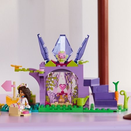11205 LEGO® Gabby’s Dollhouse Saldo našķu kalns un Kitty dārzs 